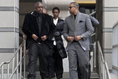 Lauryn Hill a la salida de los juzgados de Nueva Jersey en abril de 2013. Fue condenada a tres meses de cárcel por impagos con Hacienda.