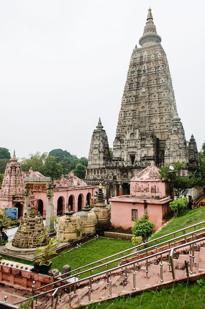 El imponente templo de Mahabodhi en Bodhgaya.