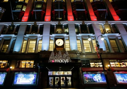 Los grandes almacenes de Macy's en Herald Square (Nueva York), con iluminación navideña, en una imagen de archivo.