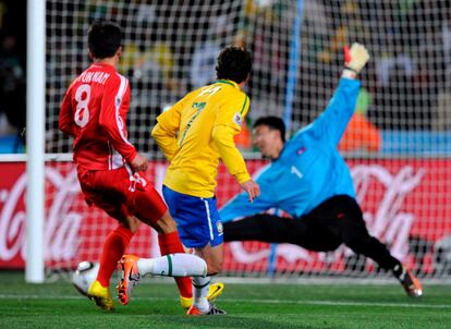 Elano ha marcado el segundo de Brasil en el minuto 72.