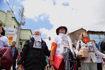 Buscadoras de personas desaparecidas marchan en Pasto, Colombia.