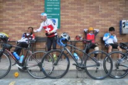 Descansando al llegar a Kaohsiung, ciudad donde termina esta ruta ciclista por el oeste de la isla de Taiwán.