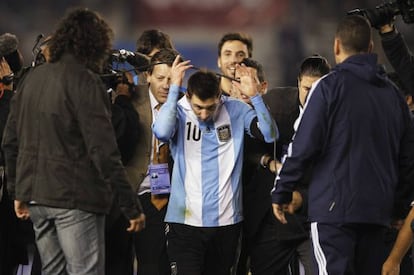 Messi leaves the field after a 0-0 draw with Colombia on June 7. 