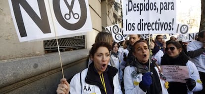 Concentraci&oacute;n de trabajadores de la Sanidad frente a la consejer&iacute;a.