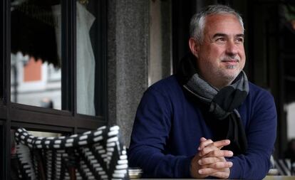 Toni Castarnado, escritor y periodista musical, en el Café Comercial en Madrid.