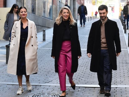 Yolanda Díaz, junto al ministro de Derechos Sociales, Consumo y Agenda 2030, Pablo Bustinduy, y la de Juventud e Infancia, Sira Rego, este sábado en Madrid antes de una reunión con colectivos ecologistas.