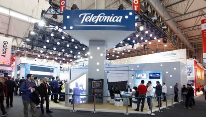 Un stand de Telef&oacute;nica en el MWC de Barcelona. 