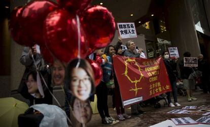 Protesta a favor de la liberaci&oacute;n de las activistas, este s&aacute;bado en Hong Kong.