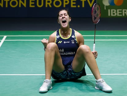 La española Carolina Marín, tras conquistar este sábado en Madrid su sexto Europeo consecutivo de bádminton.