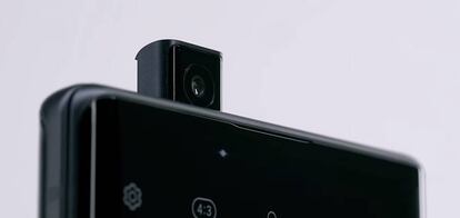 Módulo retraíble de la cámara para selfies del LG Wing.