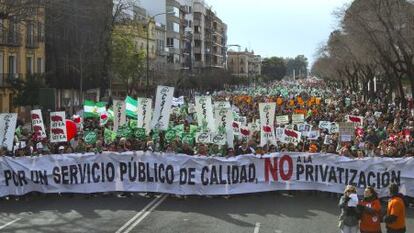 Manifestación de empleados de la Junta contra la reordenación del sector público en enero de 2011.