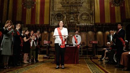 Ada Colau tras ser reelegida como alcaldesa de Barcelona con el apoyo de PSC y Manuel Valls.