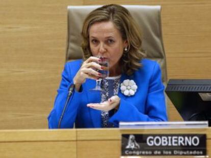La ministra de Economía, Nadia Calviño, eleva la meta de déficit en 2018 al 2,7% del PIB y al 1,8% en 2019, cinco décimas más de lo previsto
