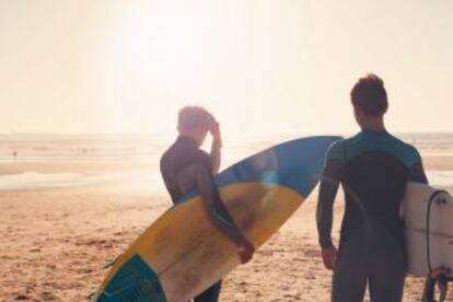 Dos surferos en Peniche.