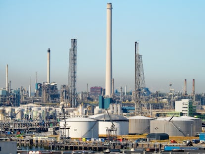 Refinería de petróleo cerca de Rotterdam, en Países Bajos.