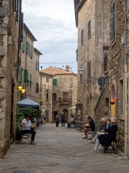 Una de las calles del pueblo toscano de Montemerano.