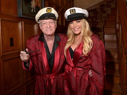 Hugh y Crystal Hefner, en la fiesta de Halloween de la mansión Playboy, en octubre de 2014.
