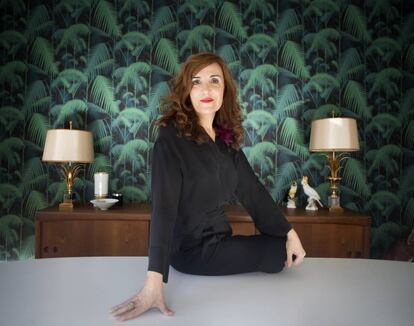 La escritora Elvira Lindo en su casa, la pasada semana.