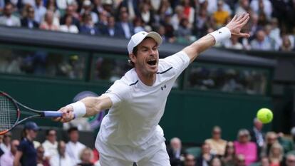 Murray devuelve la pelota contra Querrey.