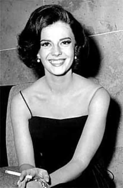 La actriz Natalie Wood posa en Los Ángeles en 1959.