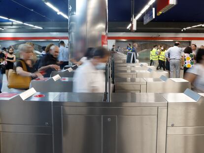 Estación de Metro y Cercanías de Nuevos Ministerios de Madrid.,