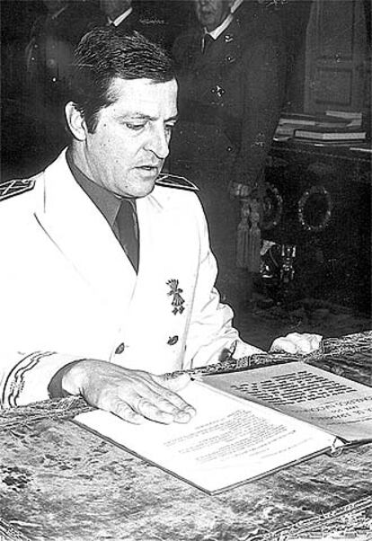 En 1958 pasa a formar parte de la Secretaría General del Movimiento ascendiendo, en 1961, a Jefe del Gabinete Técnico del Vicesecretario General. Años después, en abril de 1975, de la mano de Herrero Tejedor, Suárez es nombrado Vicesecretario General del Movimiento.