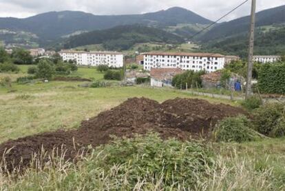 Panorámica de los terrenos del barrio de San Antón, en Elorrio, donde está previsto levantar un polígono industrial.