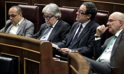 Los diputados del Grupo Parlamentario Catal&aacute;n, Carles Campuzano, Josep S&aacute;nchez i Llibre Pere Macias y Duran i Lleida (d)