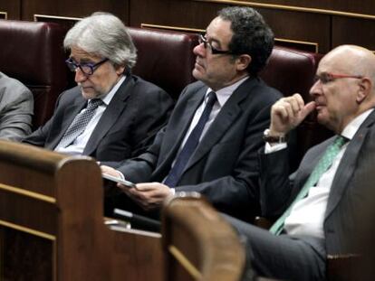 Los diputados del Grupo Parlamentario Catal&aacute;n, Carles Campuzano, Josep S&aacute;nchez i Llibre Pere Macias y Duran i Lleida (d)