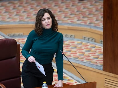 La presidenta de la Comunidad de Madrid, Isabel Díaz Ayuso, interviene durante un pleno en la Asamblea de Madrid.