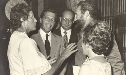 Adolfo Suárez y Fidel Castro, con Natalia Bolívar, durante el viaje a Cuba en 1978 del entonces presidente del Gobierno español.