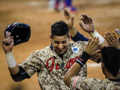 Jugadores de los Tigres de Aragua celebran durante un partido en República Dominicana, en 2016.