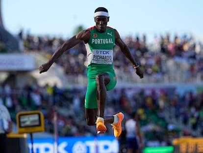 El atleta portugués de triple salto, Pedro Pichardo, durante la final en la que se hizo con el oro mundial.