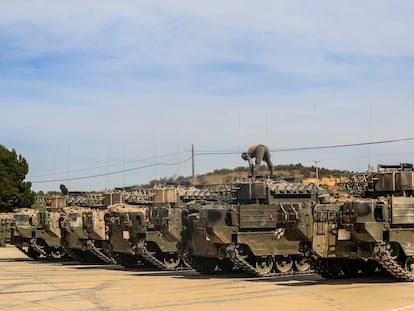 Carros de combate Pizarro en el Centro de Adiestramiento de San Gregorio en Zaragoza.