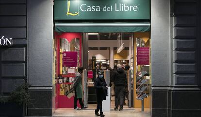 La Casa del Llibre del passeig de Gràcia de Barcelona, que ha de tancar els caps de setmana.