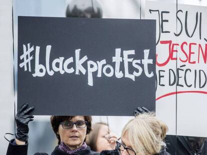 Manifestaci&oacute;n contra la propuesta de revisi&oacute;n de la ley contra el aborto polaca.