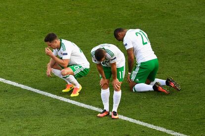 La desolación de Craig Cathcart, Conor Washington y Josh Magennis por la eliminación de Irlanda del Norte en octavos.