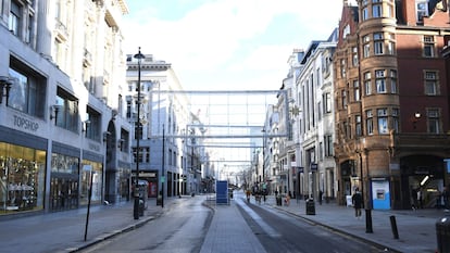 Oxford Street, calle de Londres prácticamente desierta este domingo.