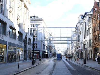 Oxford Street, calle de Londres prácticamente desierta este domingo.