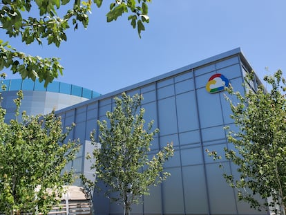 A Google Cloud logo outside of the Google Cloud computing unit's headquarters at the Moffett Place office complex in Sunnyvale, California, U.S., June 19, 2019.