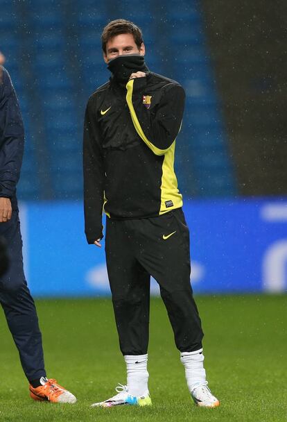 Messi en el cesped del Etihad Stadium 