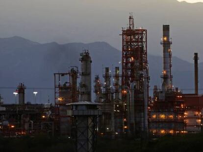 Imagen de una refinería de Pemex. 
