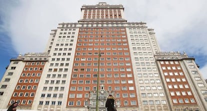 Fachada principal del Edificio España, en el centro de Madrid. / Luis Sevillano