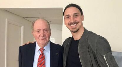 Don Juan Carlos y Zlatan Ibrahimovic, en la foto publicada por el futbolista en su Instagram.