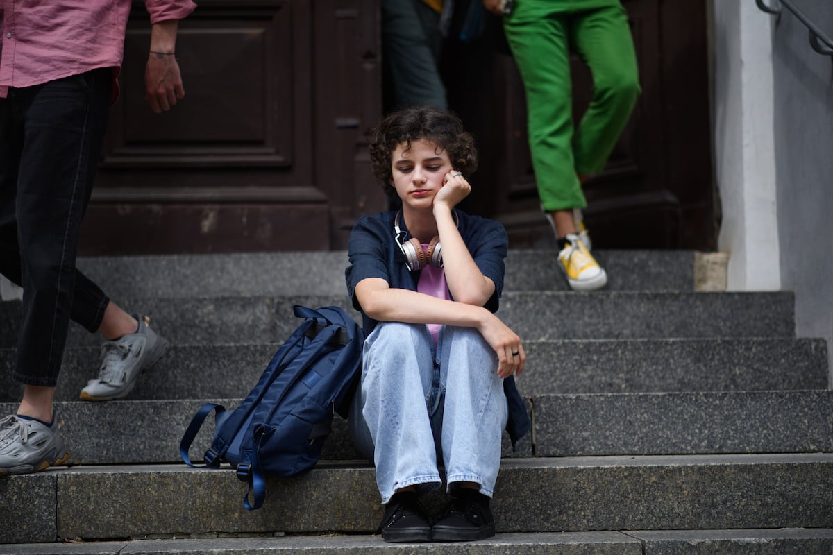 Cómo apoyar a un adolescente que se siente solo (aunque esté rodeado de gente)