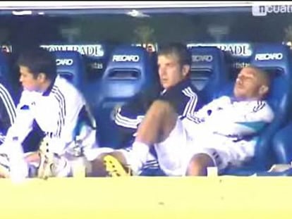 Faubert, a la derecha, junto a Van der Vaart, en el banquillo del Madrid en El Madrigal el pasado sábado.