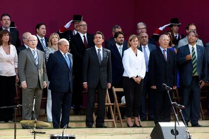 En una imagen de hace una década, el expresidente de la Generalitat, Artur Mas, junto a los expresidentes Jordi Pujol y José Montilla; la expresidenta del Parlament, Núria de Gispert y los expresidentes Joan Rigol y Ernest Benach, al finalizar un acto institucional en el Parc de la Ciutadella.