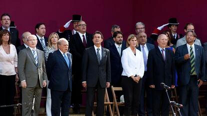 En una imagen de hace una década, el expresidente de la Generalitat, Artur Mas, junto a los expresidentes Jordi Pujol y José Montilla; la expresidenta del Parlament, Núria de Gispert y los expresidentes Joan Rigol y Ernest Benach, al finalizar un acto institucional en el Parc de la Ciutadella.