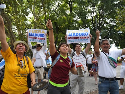 Venezolanos se manifestaron el domingo contra la posible llegada a Argentina del presidente de Venezuela, Nicolás Maduro.