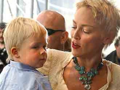 Sharon Stone, con su hijo Roan.